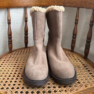 Clarks Faux Shearling Lined Suede Ankle Boots | Taupe | US 7 | NWOT
